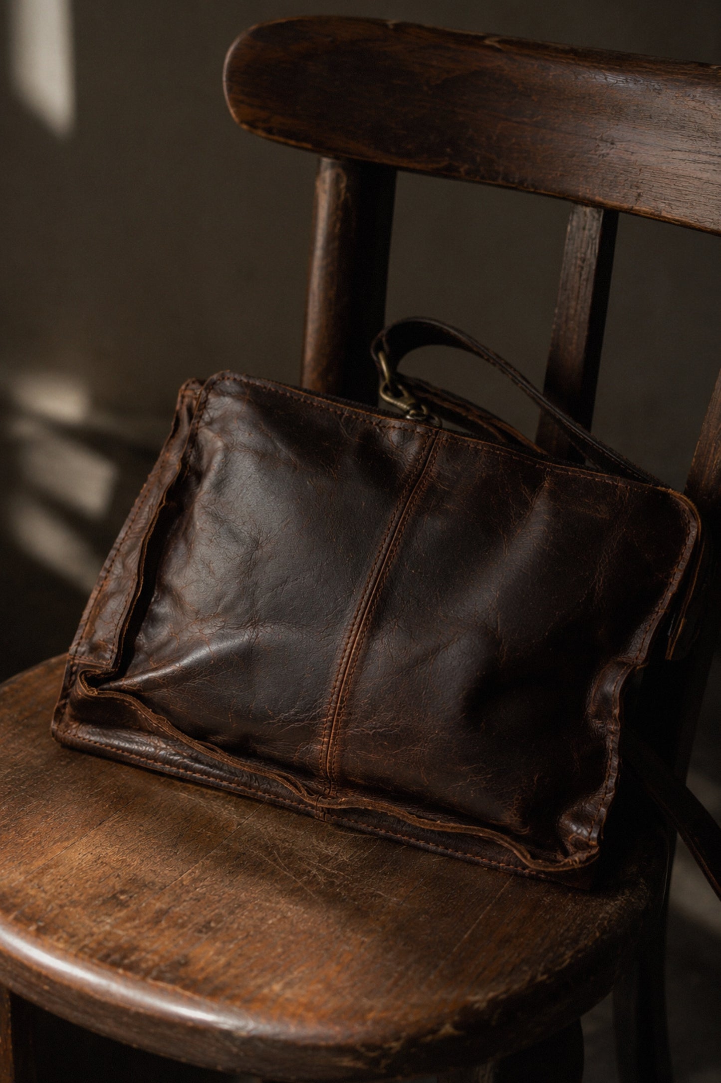 Vintage Leather Crossbody Bag | Handmade Full Grain Leather iPad Messenger Bag