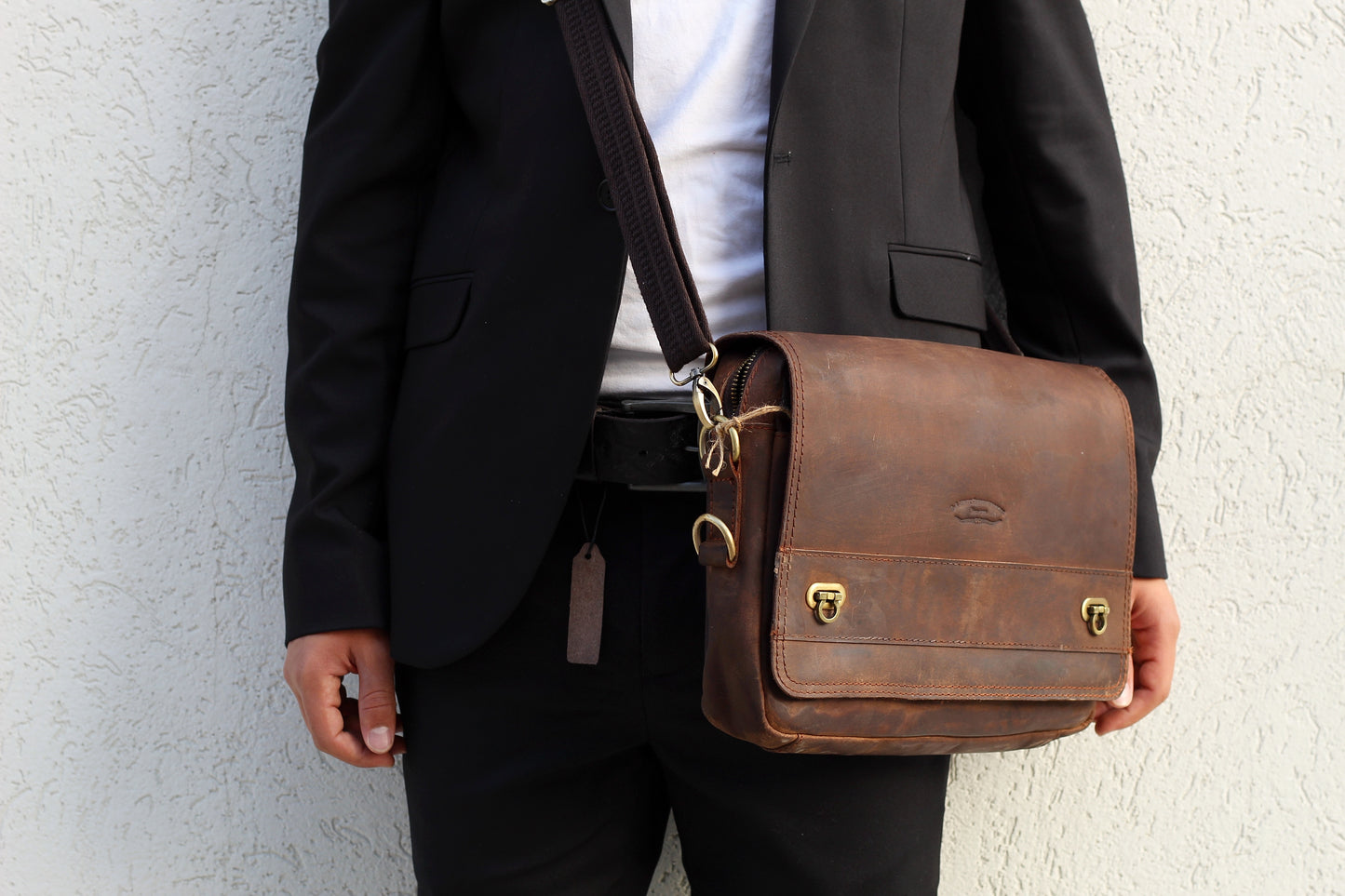 Handmade Full-Grain Leather Messenger Bag – Brown Vintage Shoulder Crossbody Satchel for Work, Laptop & Travel | ARICHI