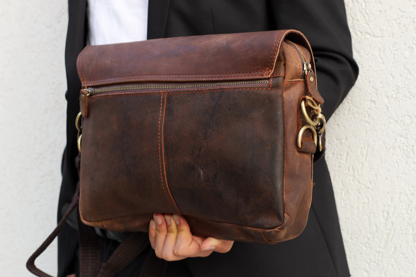 Handmade Full-Grain Leather Messenger Bag – Brown Vintage Shoulder Crossbody Satchel for Work, Laptop & Travel | ARICHI
