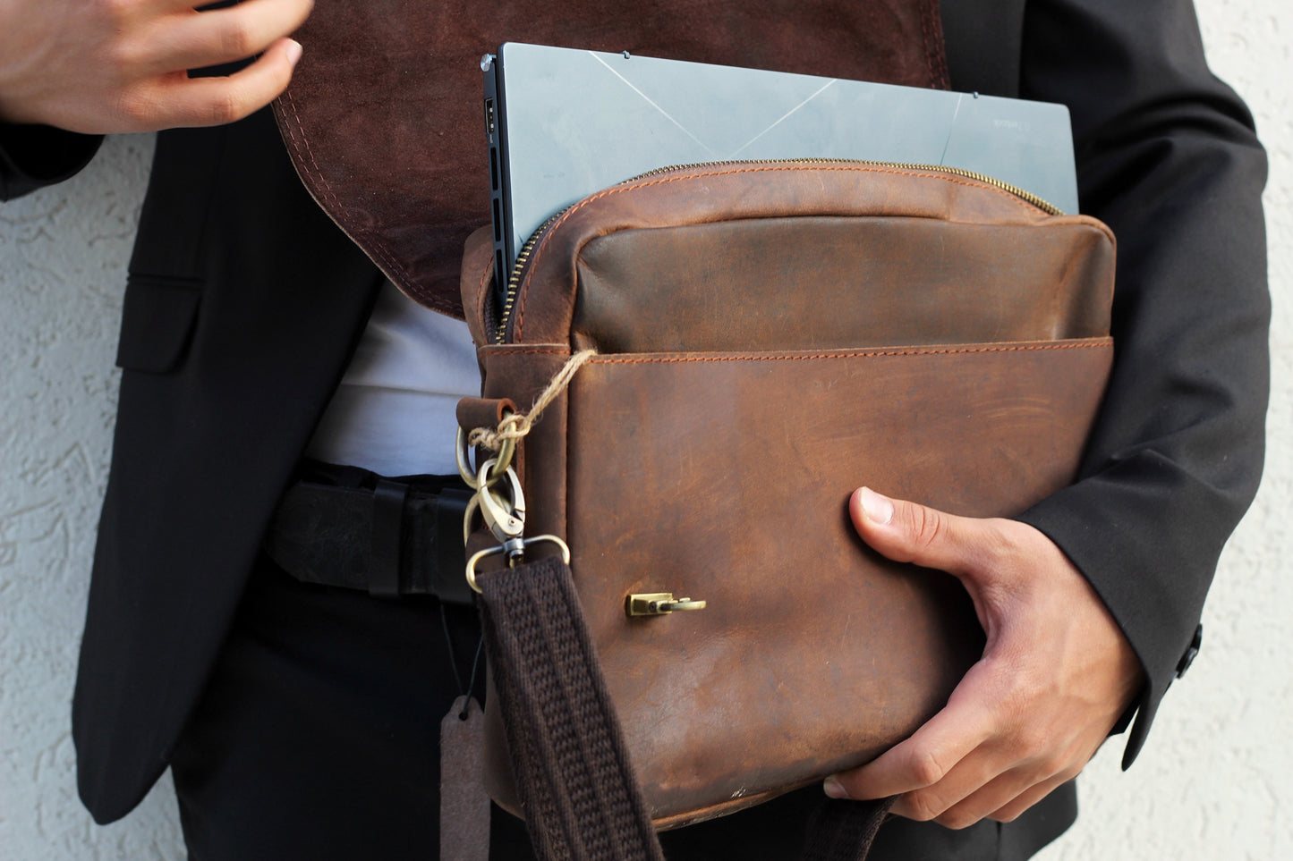 Handmade Full-Grain Leather Messenger Bag – Brown Vintage Shoulder Crossbody Satchel for Work, Laptop & Travel | ARICHI