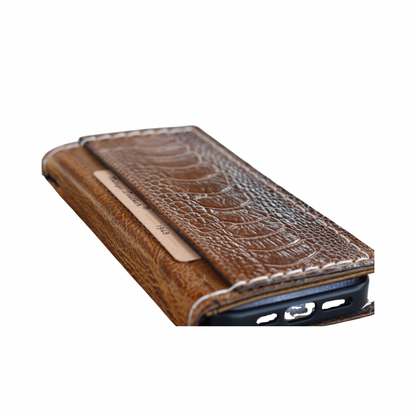     Detachable magnetic case