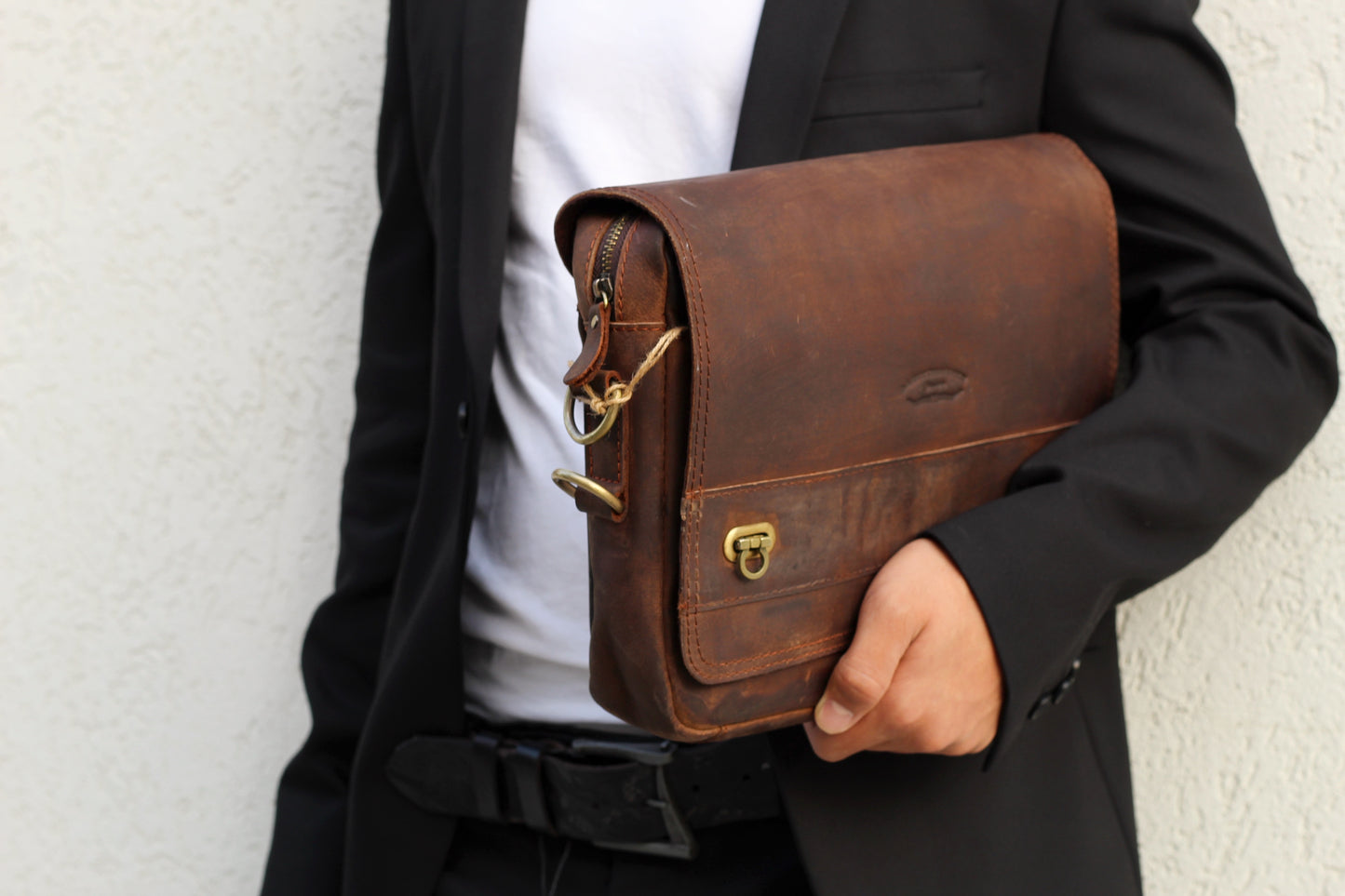 Handmade Full-Grain Leather Messenger Bag – Brown Vintage Shoulder Crossbody Satchel for Work, Laptop & Travel | ARICHI