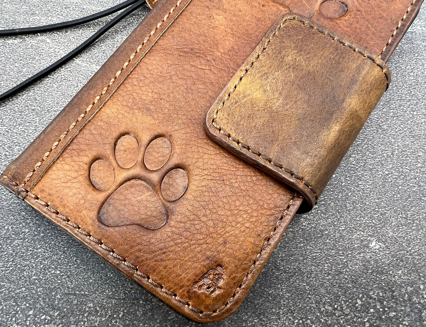 ARICHI Genuine Leather Case Samsung Galaxy s24 s23 Fe s22 s21 s20 Ultra s8 s9 Note 8 9 10 20 21 A71 A52 A53 A12 A31 A32 Vintage Polished Magnet Stamping Paws dog