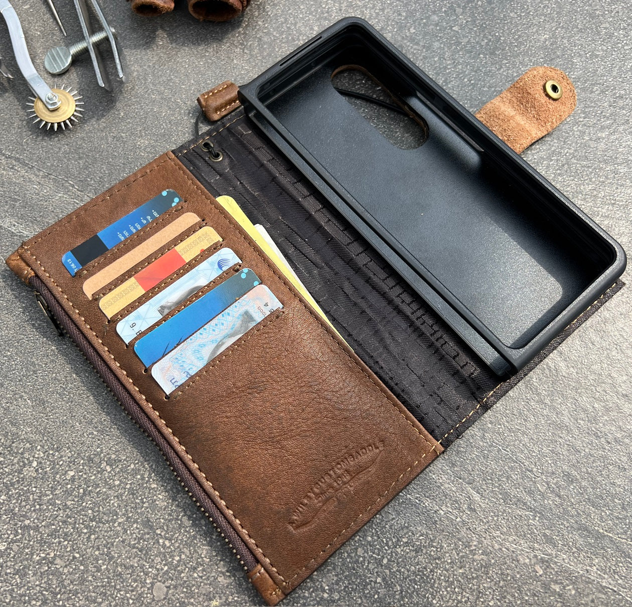 ARICHI Genuine Vintage Leather Case For Samsung Galaxy Z Fold 3 4 5 Back Cover Wallet Cards Slots Design Book Hand Strap craftsmanship fashioned distinctive Tan Stamping button Zipper Wash