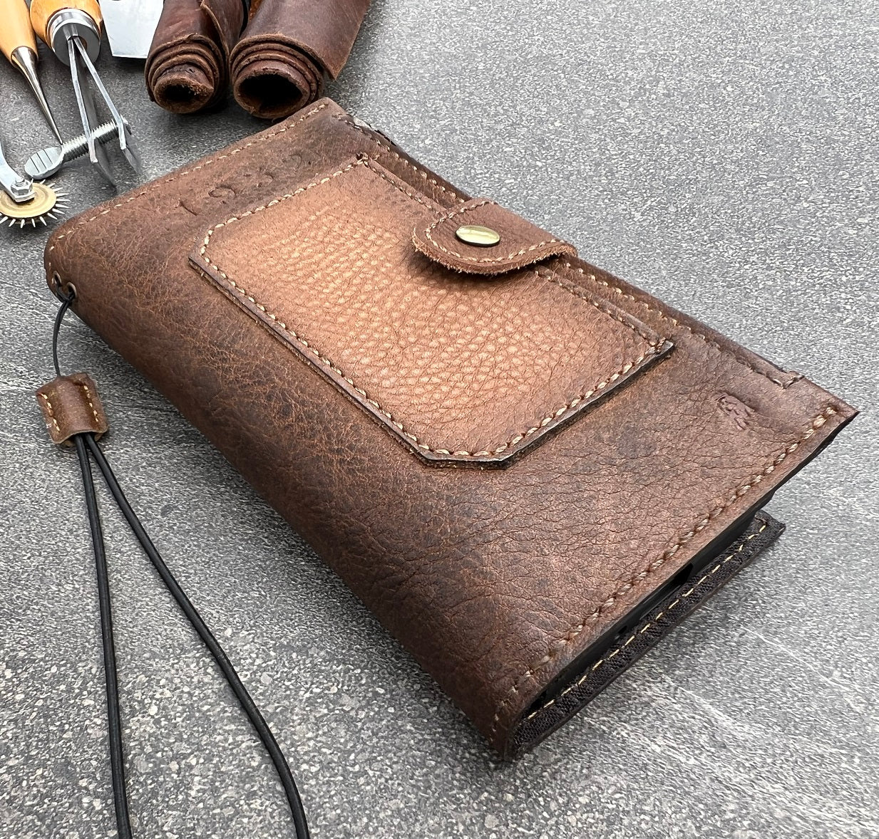 ARICHI Genuine Vintage Leather Case For Samsung Galaxy Z Fold 3 4 5 Back Cover Wallet Cards Slots Design Book Hand Strap craftsmanship fashioned distinctive Tan Stamping button Zipper Wash