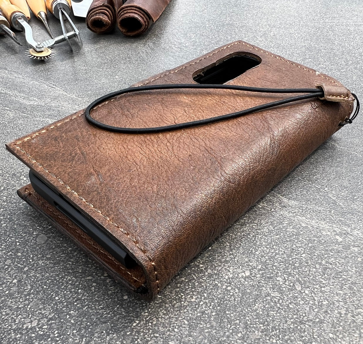 ARICHI Genuine Vintage Leather Case For Samsung Galaxy Z Fold 3 4 5 Back Cover Wallet Cards Slots Design Book Hand Strap craftsmanship fashioned distinctive Tan Stamping button Zipper Wash