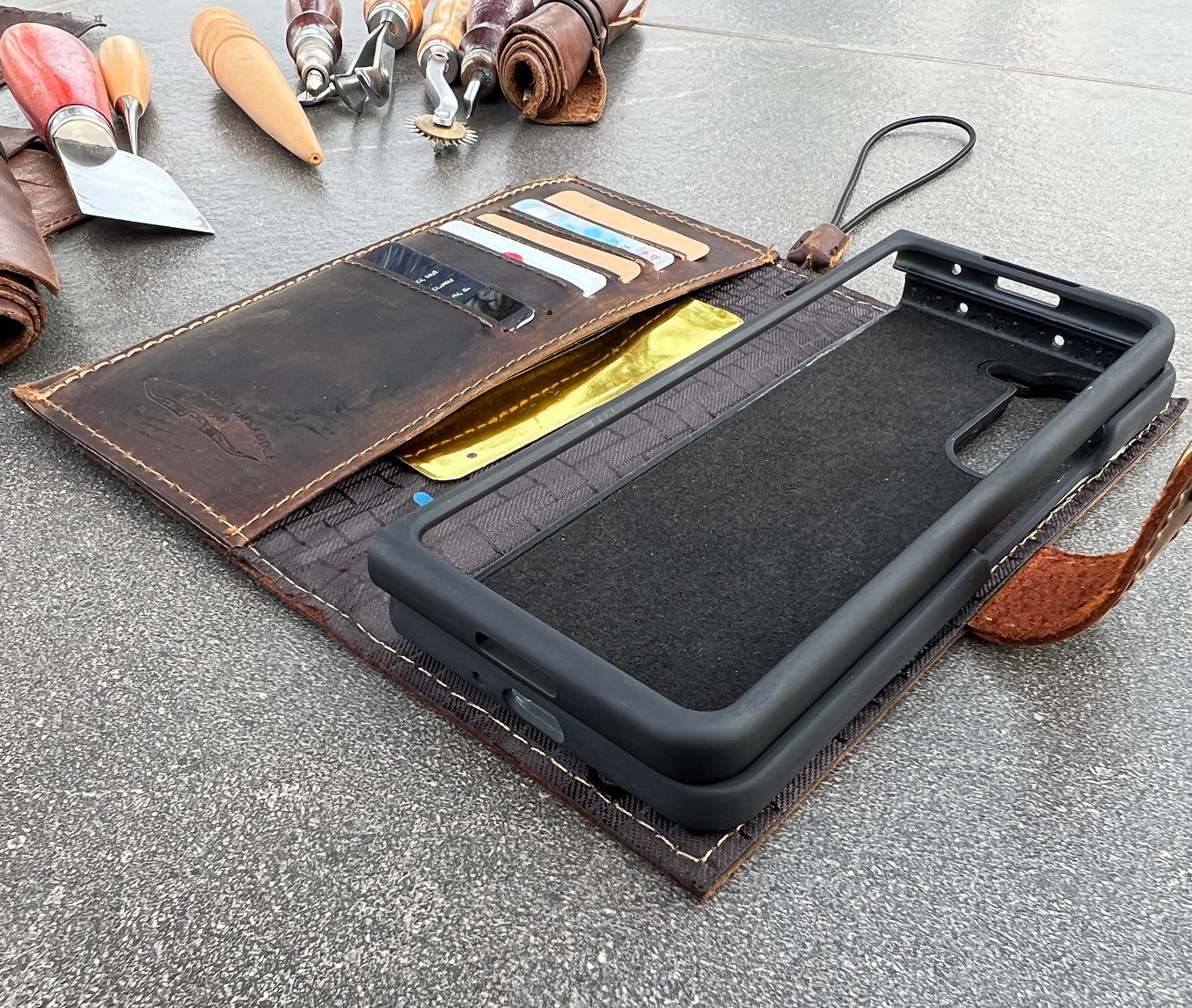 ARICHI Genuine Dark Vintage Leather Case For Samsung Galaxy Z Fold 3 4 5 Back Cover Wallet Cards Slots Design Book Hand Strap craftsmanship fashioned distinctive Zipper Stamping decorations