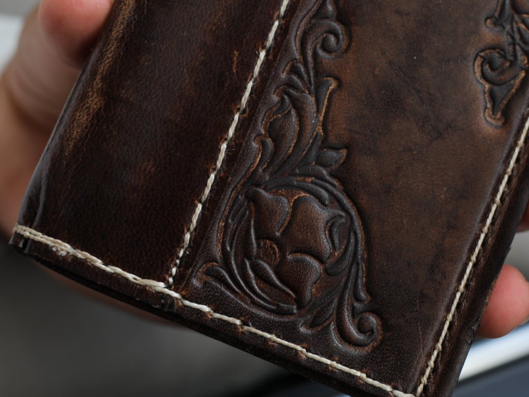 ARICHI Handmade Vintage Leather Passport Wallet Stamping Details