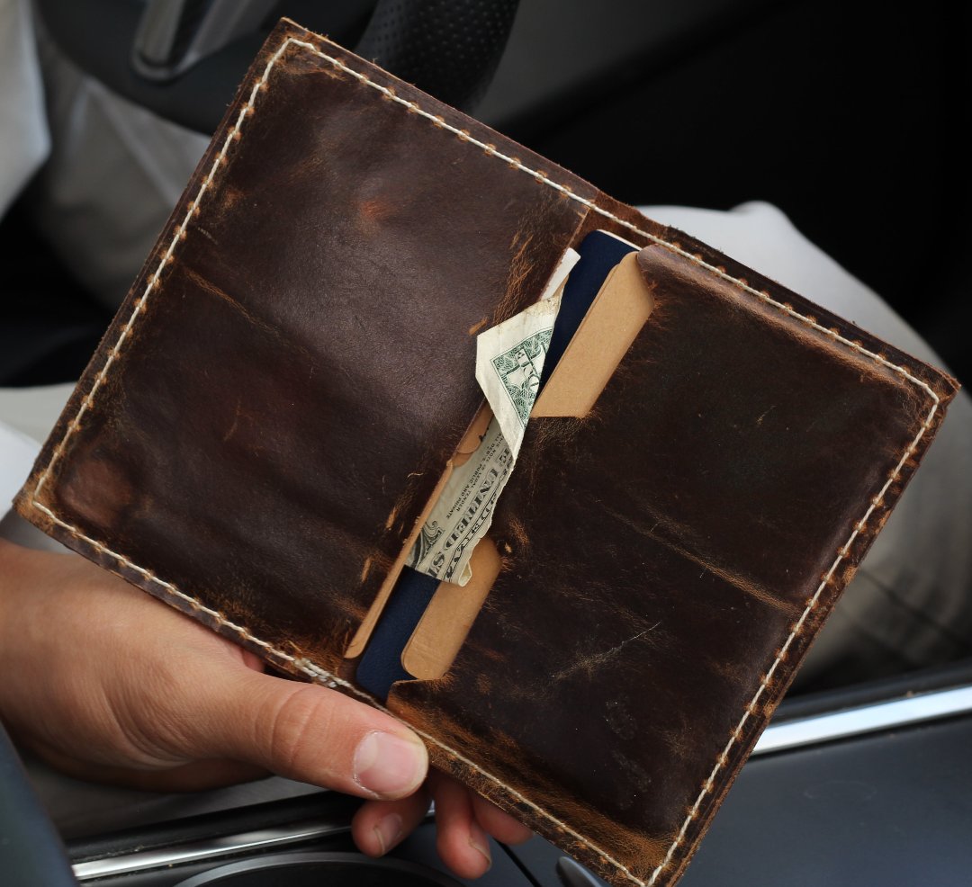 ARICHI Handmade Vintage Leather Passport Wallet