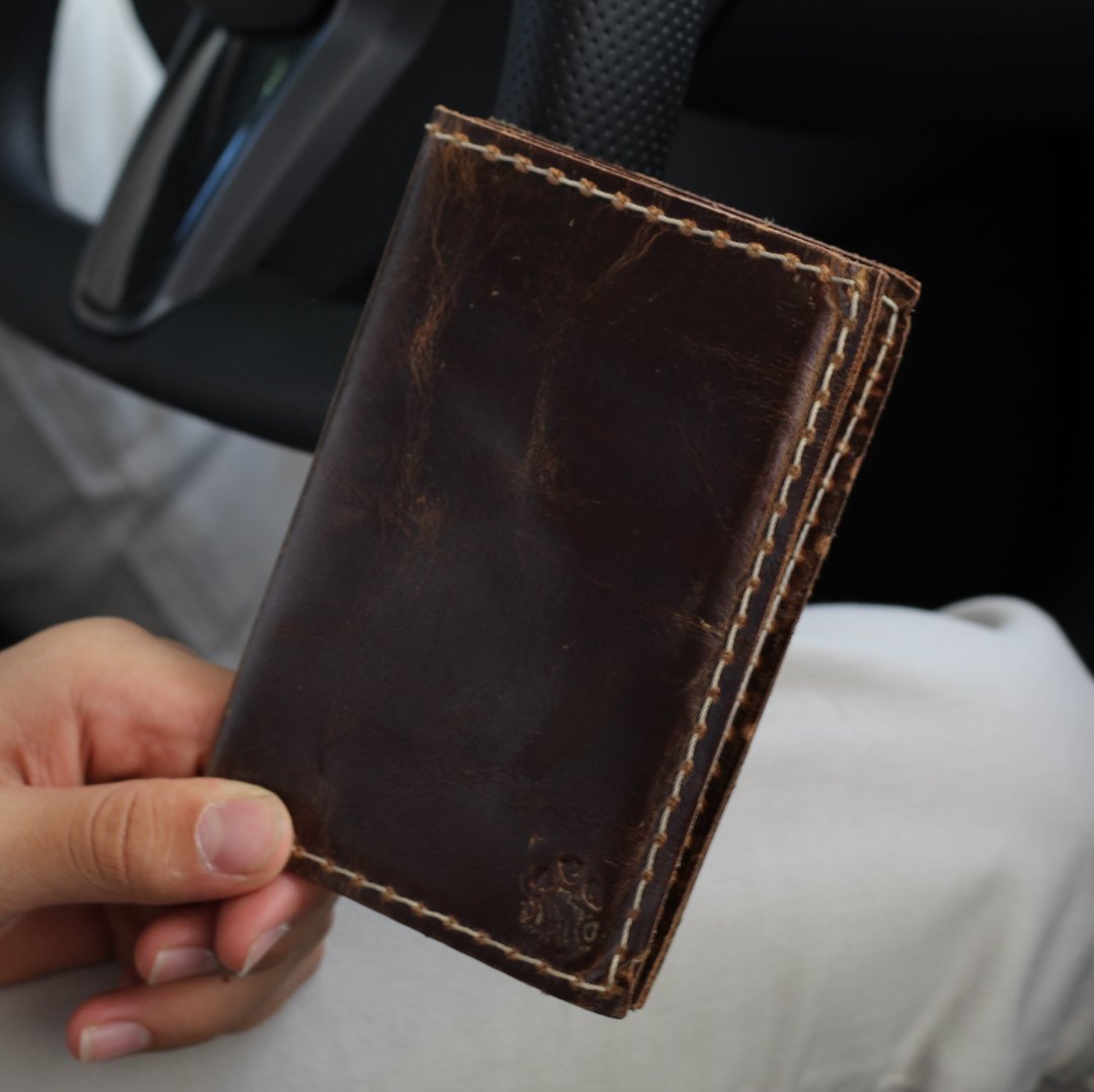 ARICHI Handmade Vintage Leather Passport Wallet