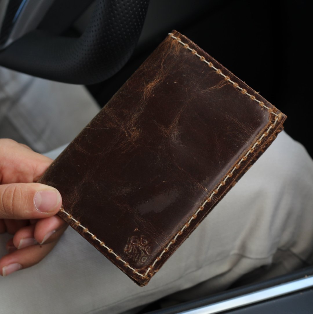 ARICHI Handmade Vintage Leather Passport Wallet