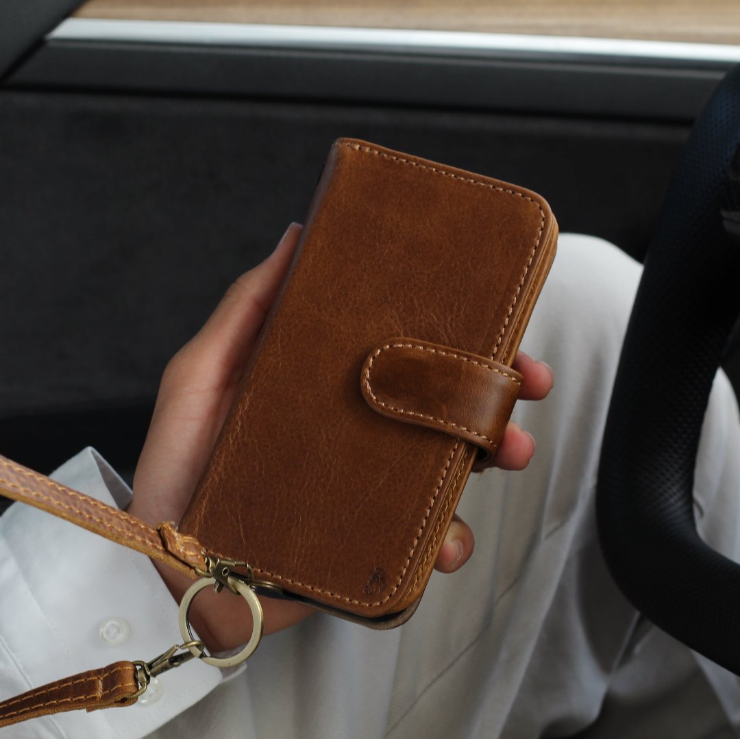 ARICHI Light Leather iPhone Case – Detachable Magnetic Wallet with Extra Card Slots, Handmade