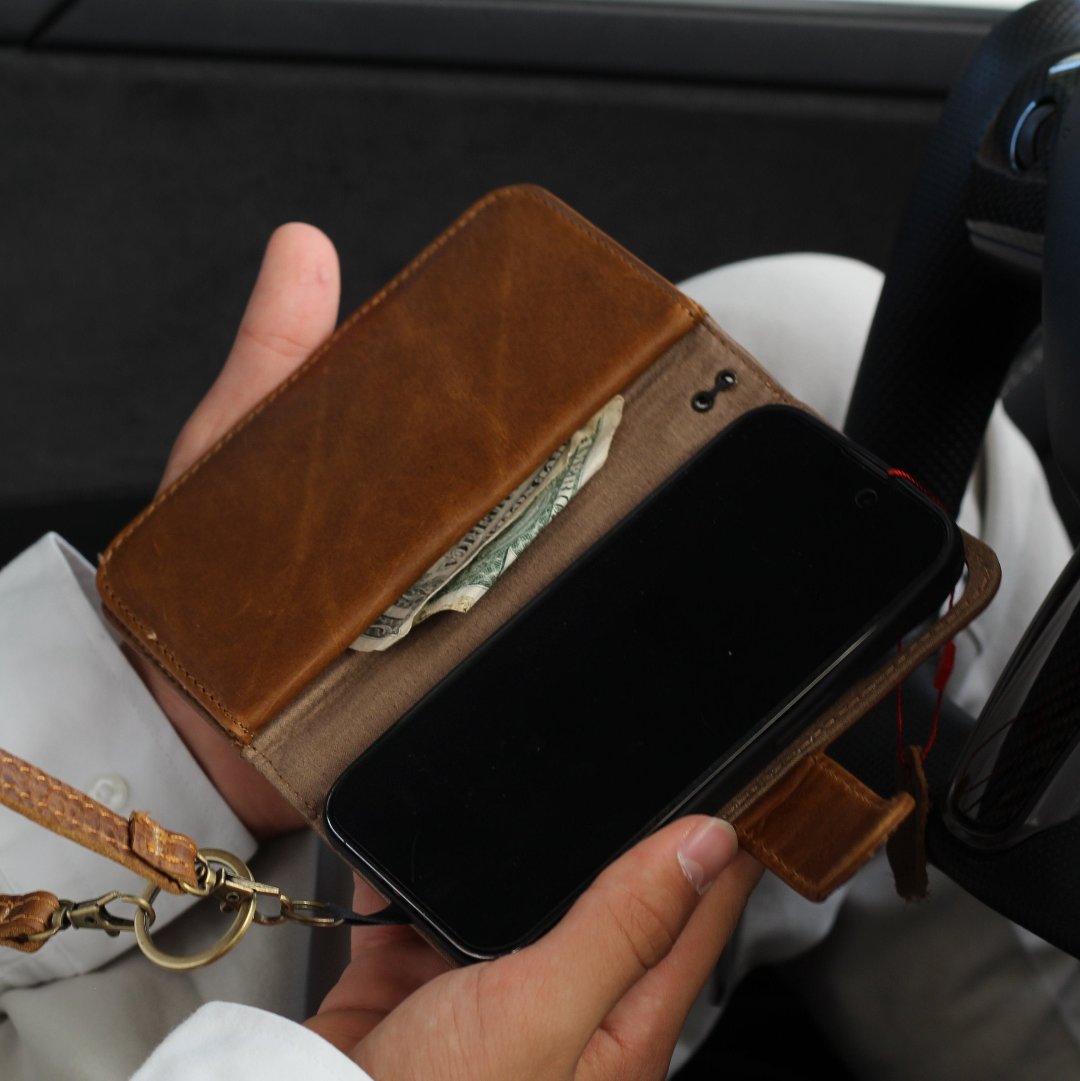 ARICHI Light Leather iPhone Case – Detachable Magnetic Wallet with Extra Card Slots, Handmade