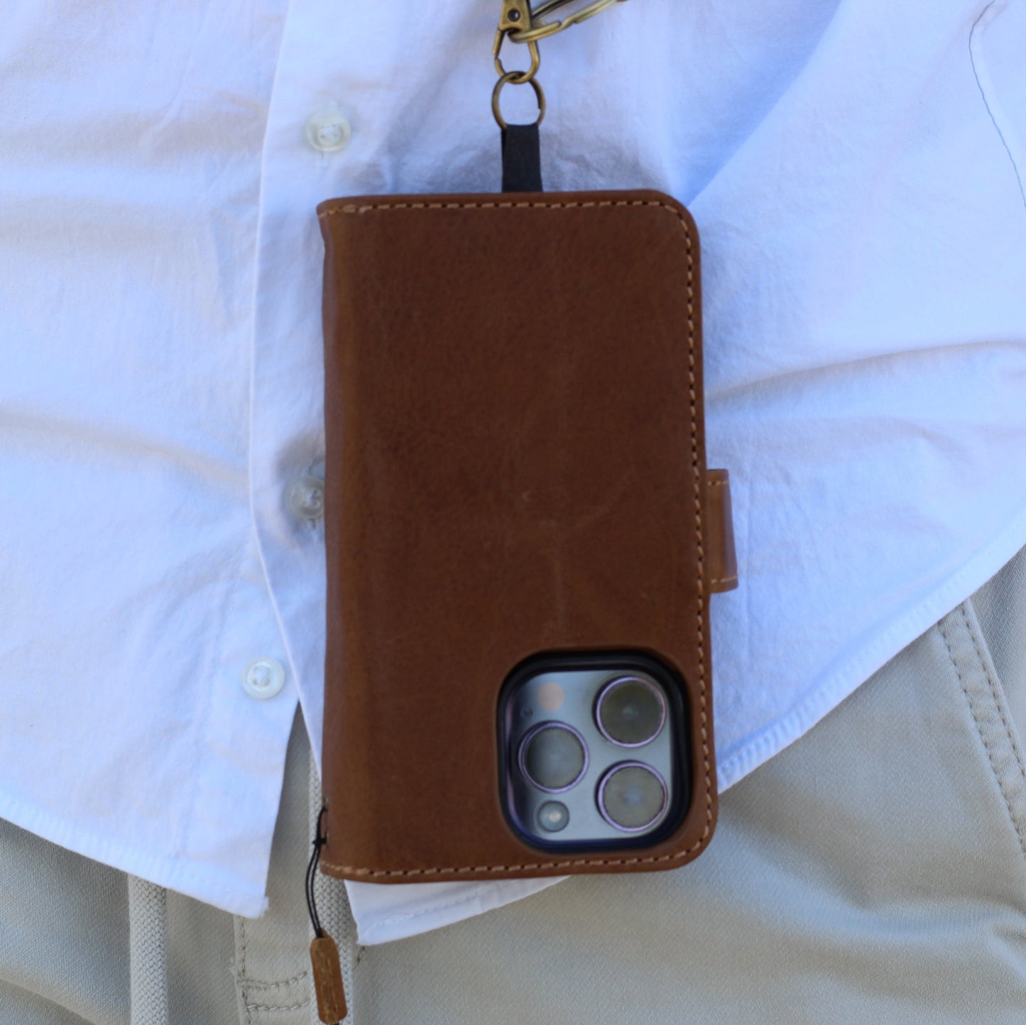 ARICHI Light Leather iPhone Case – Detachable Magnetic Wallet with Extra Card Slots, Handmade